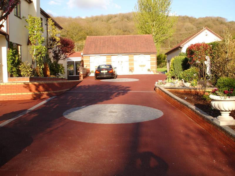 Red Tarmac 33